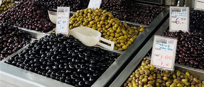 Olyvy na trhu v Řecku
